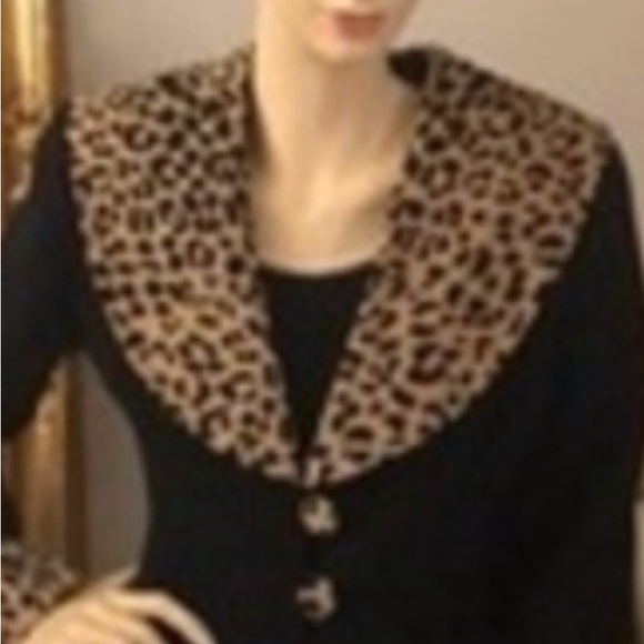 Astonishing! Knit Jacket With extra large leopard print shawl collar and buttons - Picture 9 of 12
